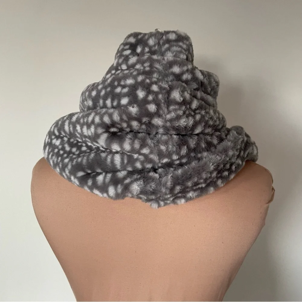 Anthropologie Sleeping On Snow Ingrid Leopard Faux Fur Gray Infinity Scarf NWT